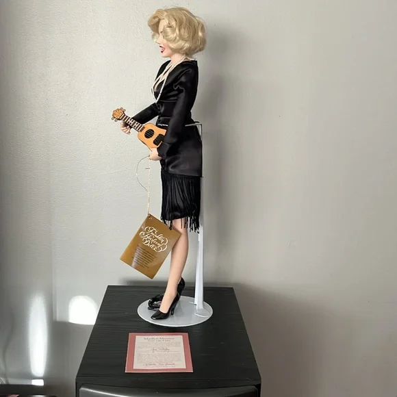 Marilyn Monroe- Some Like it Hot-Doll - Picture 4 of 10